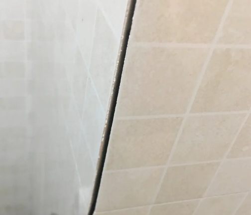 柳江瓷砖空鼓维修公司分享阳台瓷砖脱落的修复过程可以分为以下几个步骤